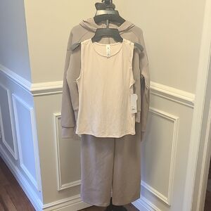 NWT Yogalicious Scuba Track 3 Piece Set